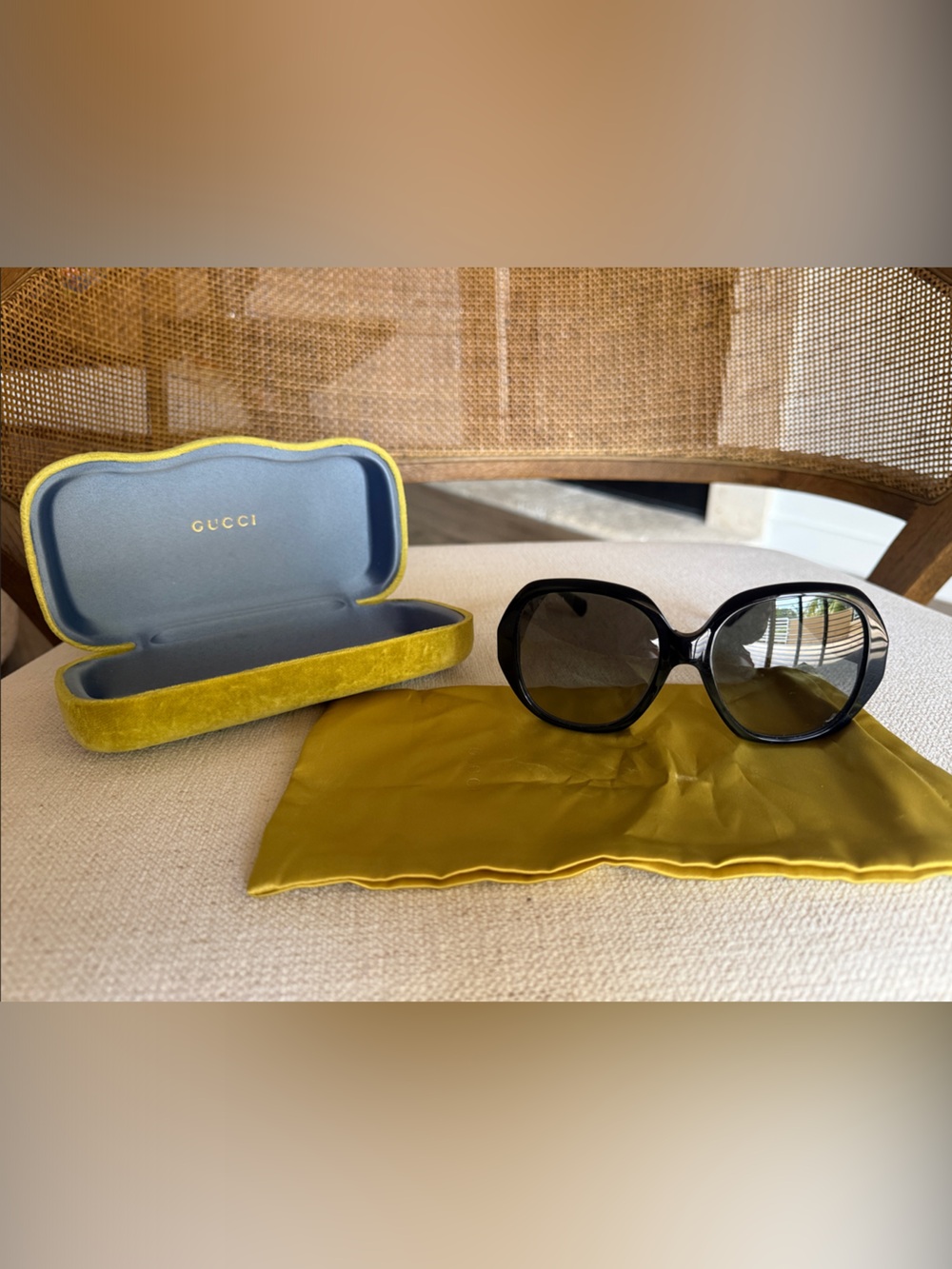 Gucci GG0796S Black Oversized Sunglasses w case and cloth excellent condition
